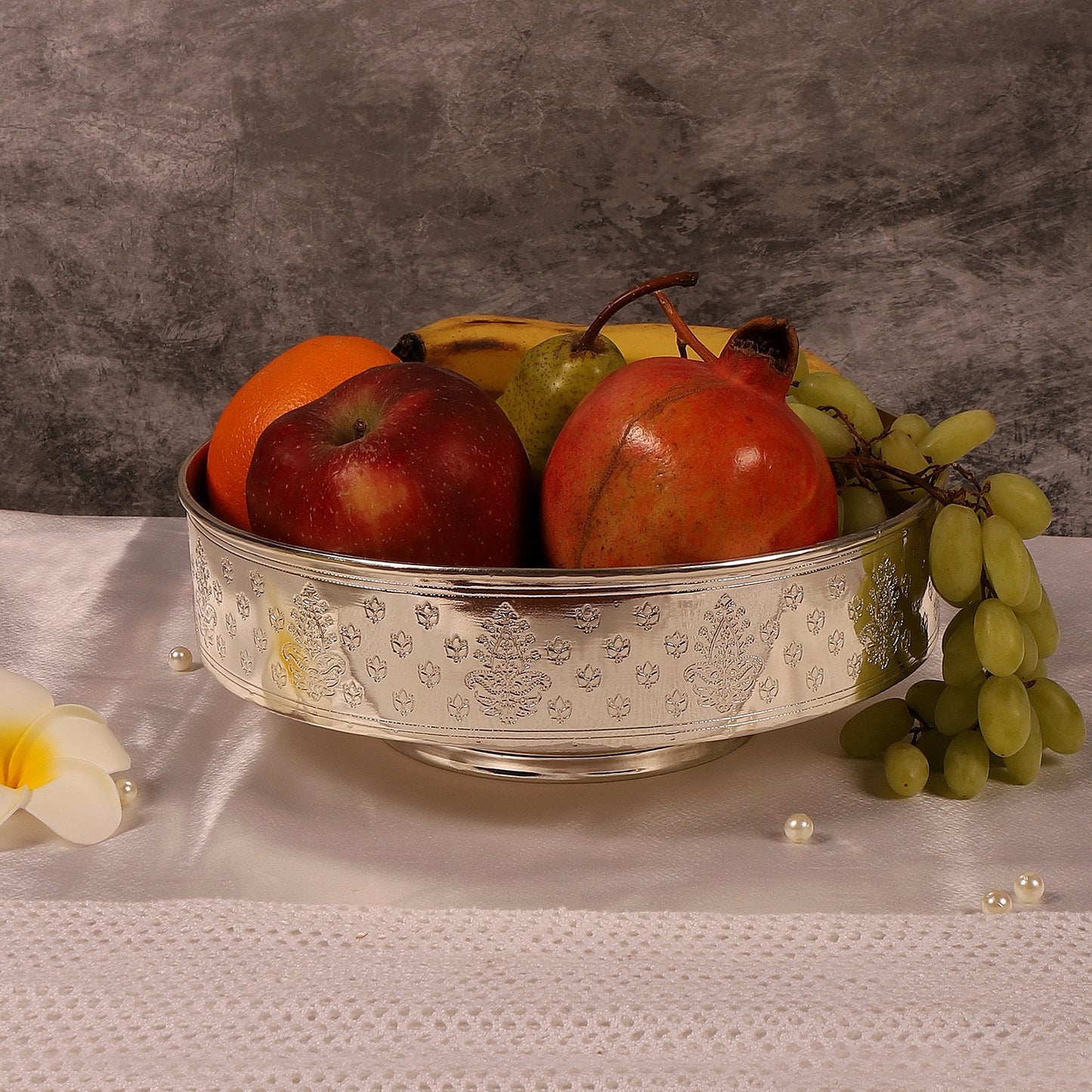 Silver Plated Brass Fruit Bowl with Stand (Silver)