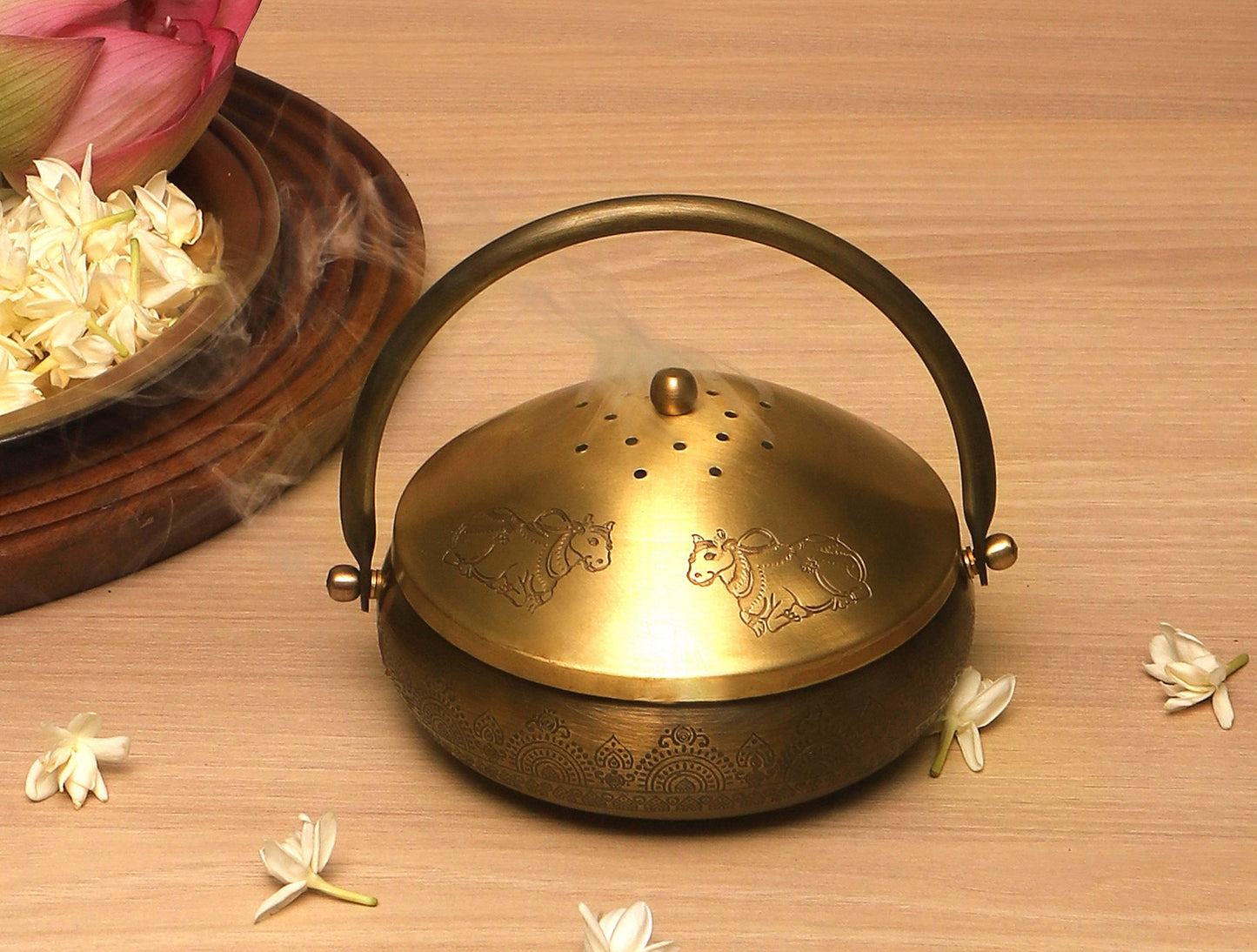 Nandi Brass Fumer (Gold & Antique)