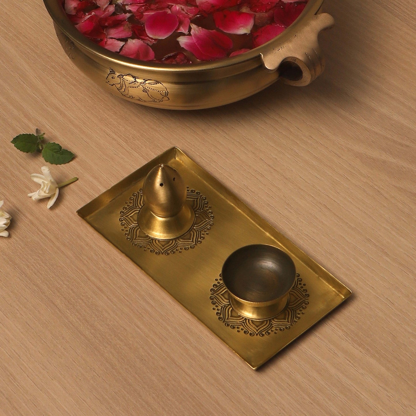 Alpana Brass Incense Gift Set (Gold & Antique)