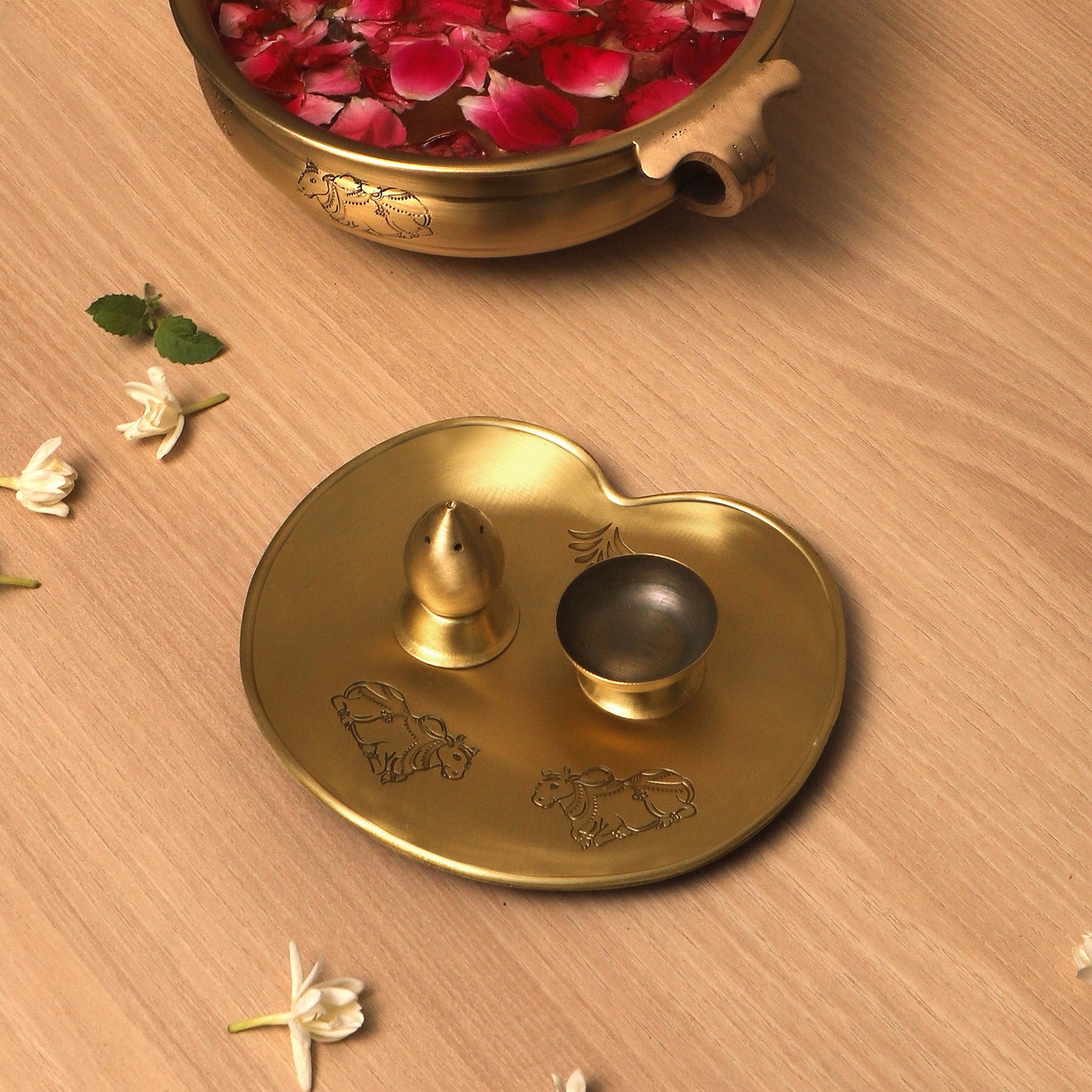 Nandi Lotus Brass Incense Gift Set (Gold & Antique)